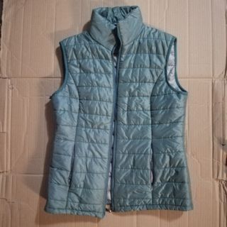 Plumón blanco con capucha