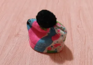 Cappellino Barbie con pompon