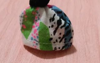 Cappellino Barbie con pompon