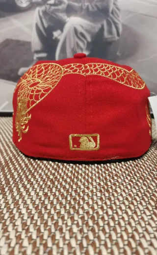 Gorra New Era 59Fifty Roja y Dorada Talla 7.1/2