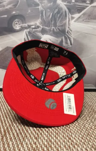 Gorra New Era 59Fifty Roja y Dorada Talla 7.1/2