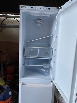 Nevera grande Indesit