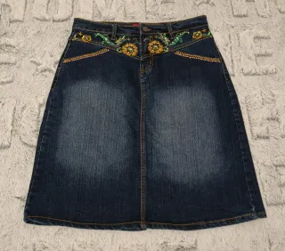 Falda vaquera bordada