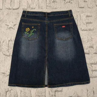 Falda vaquera bordada