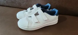 Sneakers bianche con velcro