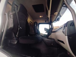 Mercedes ANTOS 18 32-CAMIONES GANCHO CON GRUA