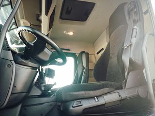 Mercedes ANTOS 18 32-CAMIONES GANCHO CON GRUA