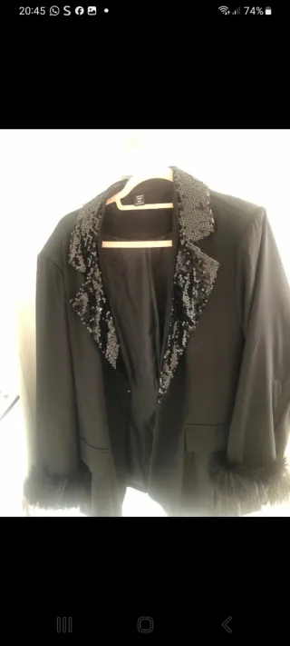 Chaqueta lentejuelas y plumas