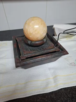 Fontana in pietra e legno