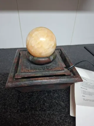 Fontana in pietra e legno