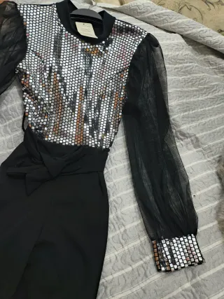 Mono elegante lentejuelas y tul