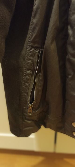 Cazadora motera entallada