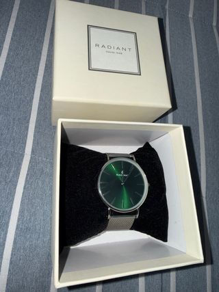 Reloj Radiant Esfera Verde y Correa Plateada