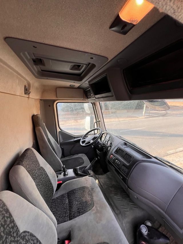 Camión ganadero DAF LF 45.220