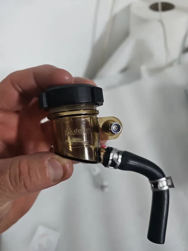 Maneta de freno roja y negra