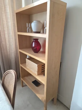 Estantería de madera