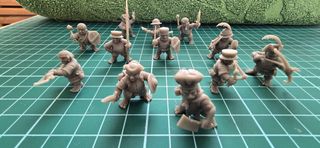 12 Miniature Halfling + 12 Basi