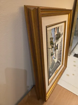 Quadro decorativo con cornice dorata