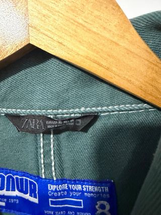 Chaqueta Zara Verde Talla L sin estrenar.