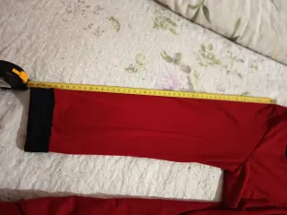 Vestido rojo con dibujo negro manga francesa