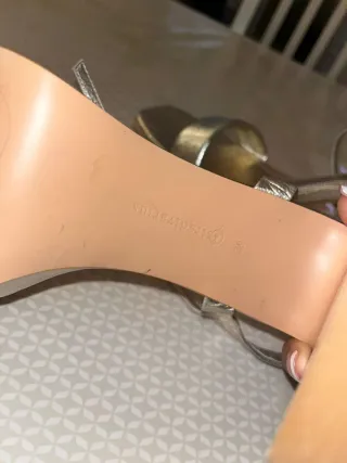 Sandalias de tacón doradas