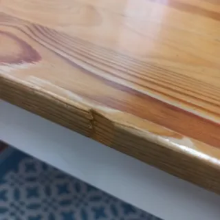 Mesa de comedor de madera