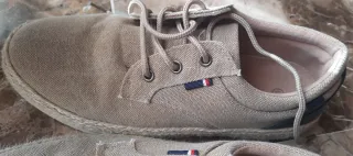 Zapatos de lona beige y azul marino