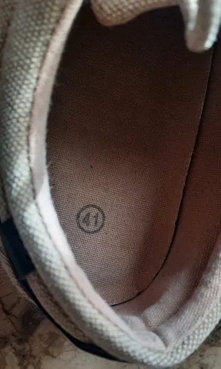 Zapatos de lona beige y azul marino