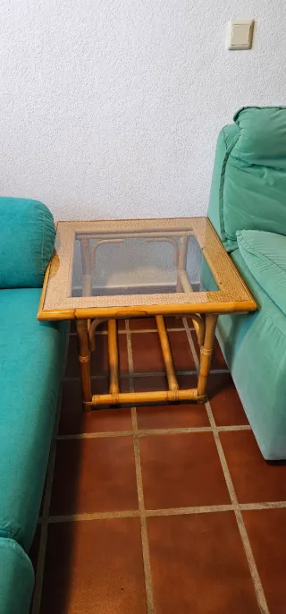 Conjunto mesa redonda y sillas,mesa tv y mesita