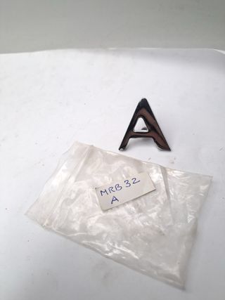 Letra A metálica anagrama clasico