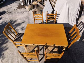 Mesa de comedor con 4 sillas