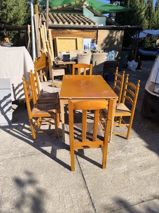 Mesa de comedor con 4 sillas