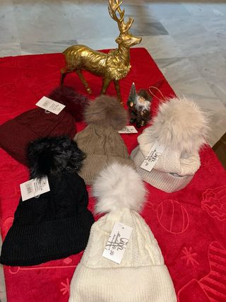 Gorros de lana con pompón