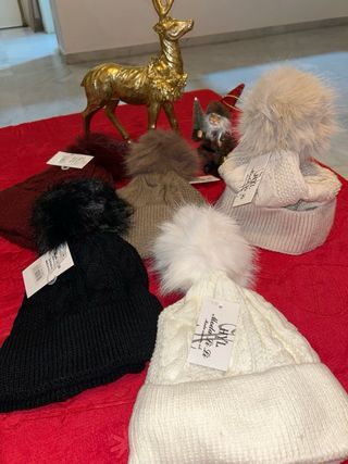 Gorros de lana con pompón