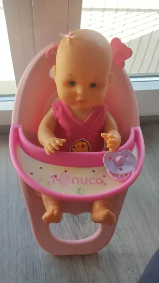 Centro cuidados Nenuco, regalo trona y microondas