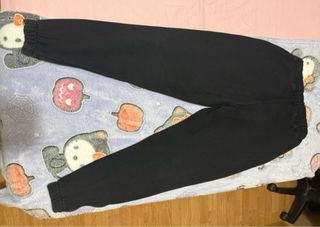 Pantalón jogger negro tigre