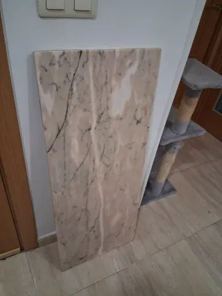 Placa de mármol veteado.