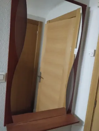 Ingresso con specchio e mensola in legno