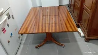 Mesa de comedor extensible de madera