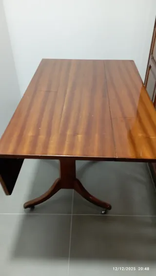 Mesa de comedor extensible de madera