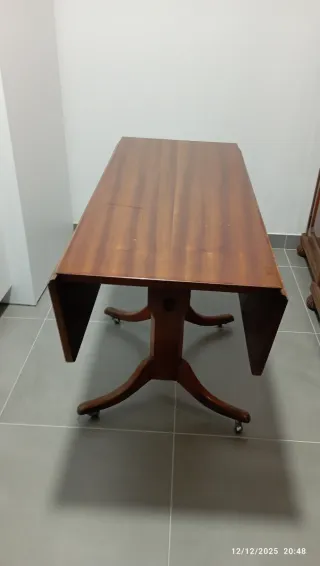 Mesa de comedor extensible de madera