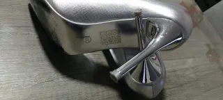 Zapatos de tacón plateados