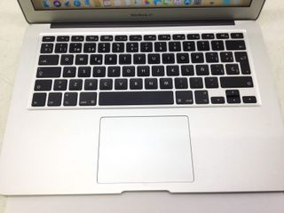 portatil apple apple macbook air core i5 1.8 13 (2012) (a1466)