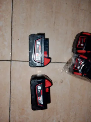 Baterías y Cargadores Milwaukee