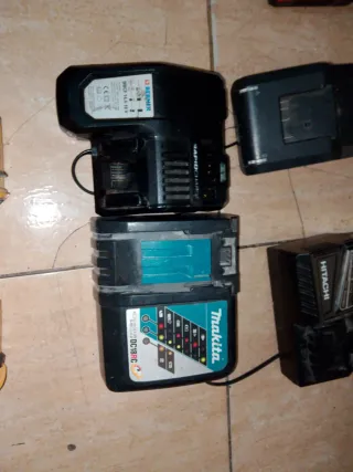 Baterías y Cargadores Milwaukee