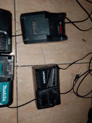 Baterías y Cargadores Milwaukee