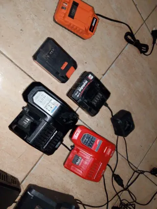 Baterías y Cargadores Milwaukee