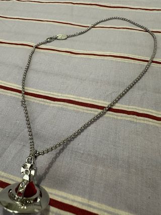 Collar Vivienne Westwood Plateado Orbe Rojo