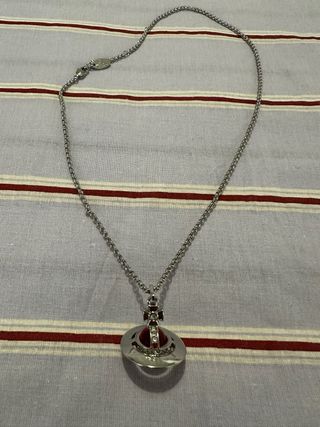 Collar Vivienne Westwood Plateado Orbe Rojo