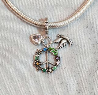 Charm y colgante Paloma de la Paz